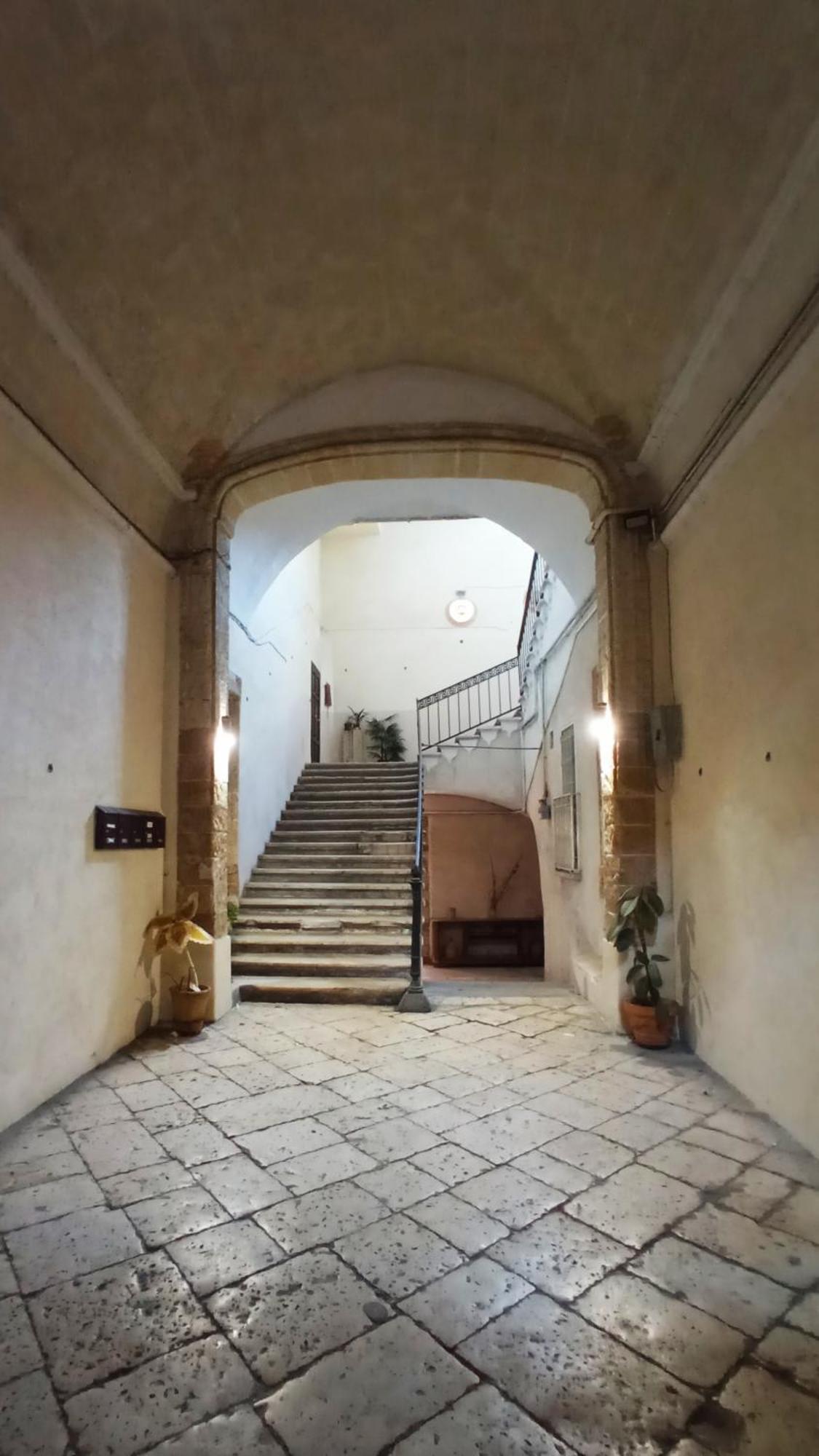 Palazzo Saraceno Apartments-Antico Rifugio Tarente Extérieur photo